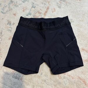 Dark blue biker lulu shorts